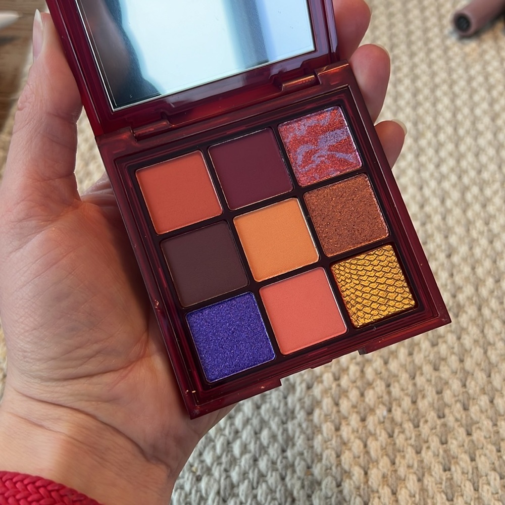 Huda Beauty wild chameleon eye palette - Picture 3 of 3